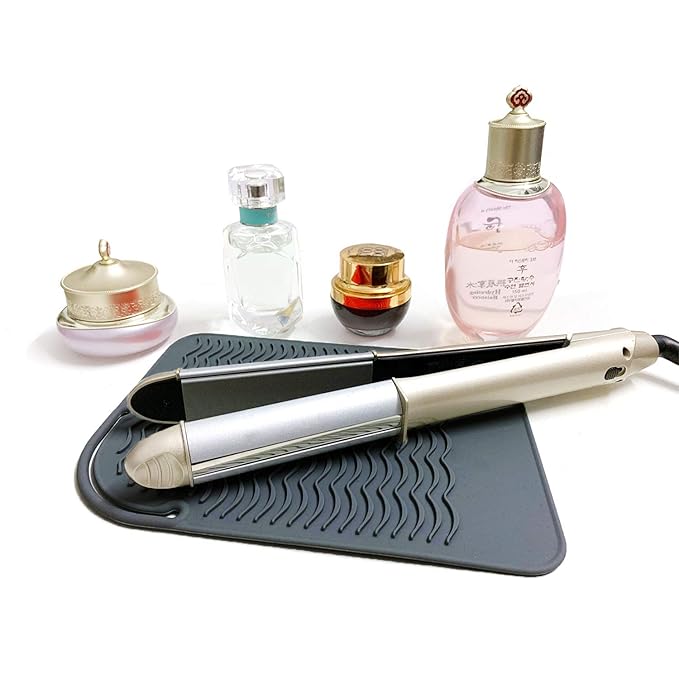 Flat Iron Travel Mat, Curling Iron Counter Protector with Heat Resistant Glove for Curling Irons, Hair Straightener, Flat Irons and Hair Styling Tools, 9” x 6.5”, Black by Lessmon