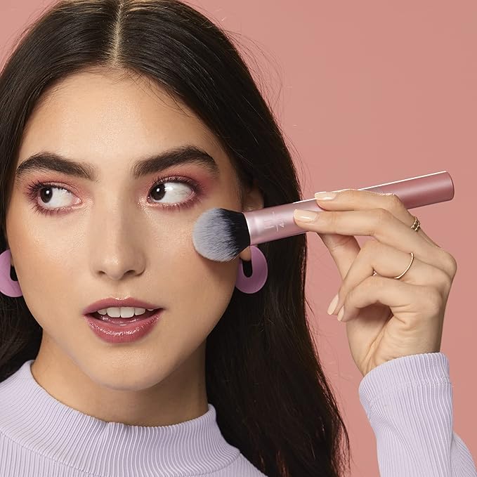 Real Techniques Tapered Cheek Makeup Brush, For Blush, Highlighter, Loose, Or Pressed Powder, Blush Brush With Synthetic Bristles, Precise Makeup Application, Aluminum Handle, Cruelty Free, 1 Count