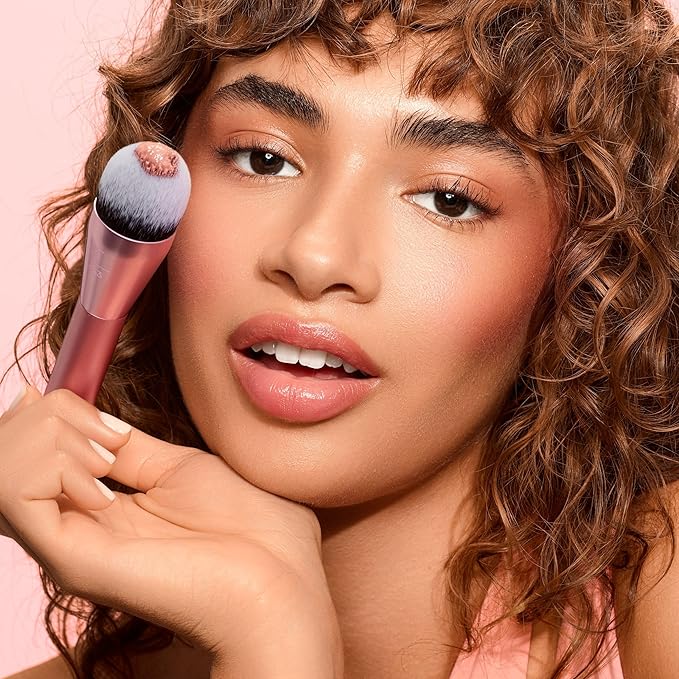 Real Techniques Power Pigment Blush Makeup Brush, Cheek Brush For Liquid & Cream Blush, Dense, Synthetic Bristles, Unique Pointed Shape For Precise Application, Vegan & Cruelty Free, 1 Count