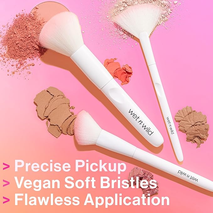 wet n wild Powder Brush, Ultra-Plush Synthetic Bristles for Flawless Application, Soft Touch, Ergonomic Handle for Comfortable Precision Control