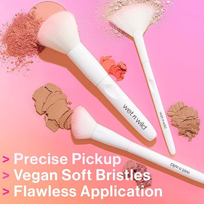 wet n wild Powder Brush, Ultra-Plush Synthetic Bristles for Flawless Application, Soft Touch, Ergonomic Handle for Comfortable Precision Control