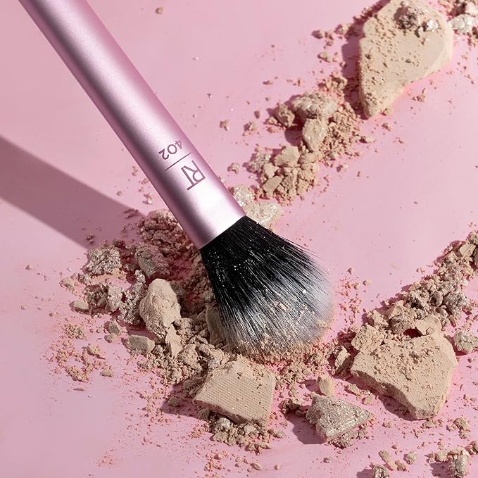 Real Techniques Makeup Setting Brush, For Setting Powder, Loose Powder, & Pressed Powder, Face Makeup Brush, 402 Brush, Sheer Coverage For Highlighter, Synthetic & Cruelty-Free Bristles, 1 Count
