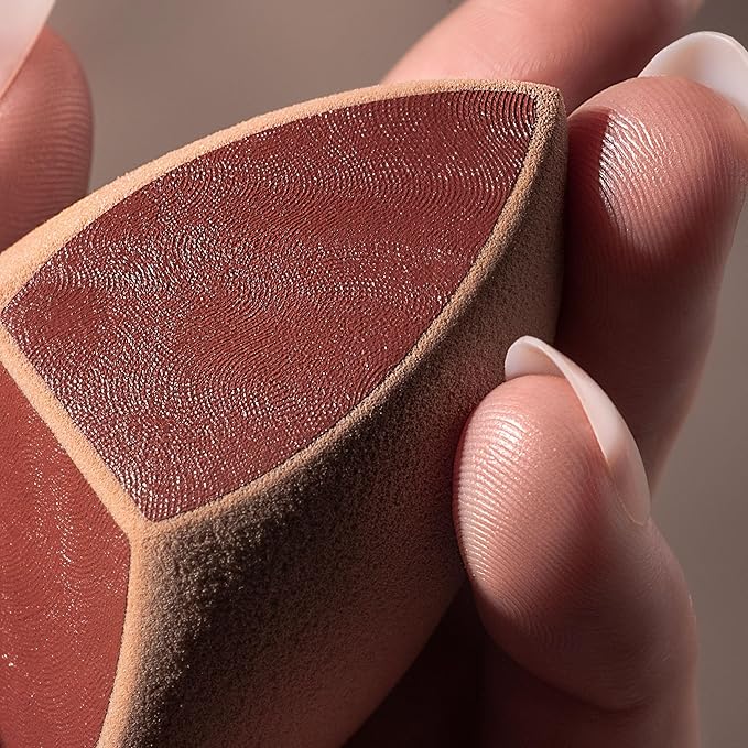 Real Techniques Makeupsaver Sponge, Makeup Blender Sponge For Liquid & Cream Formulations, Natural Finish & Reduces Makeup Waste, Targeted Application, Cruelty & Latex-Free, 1 Count (Pack of 2)